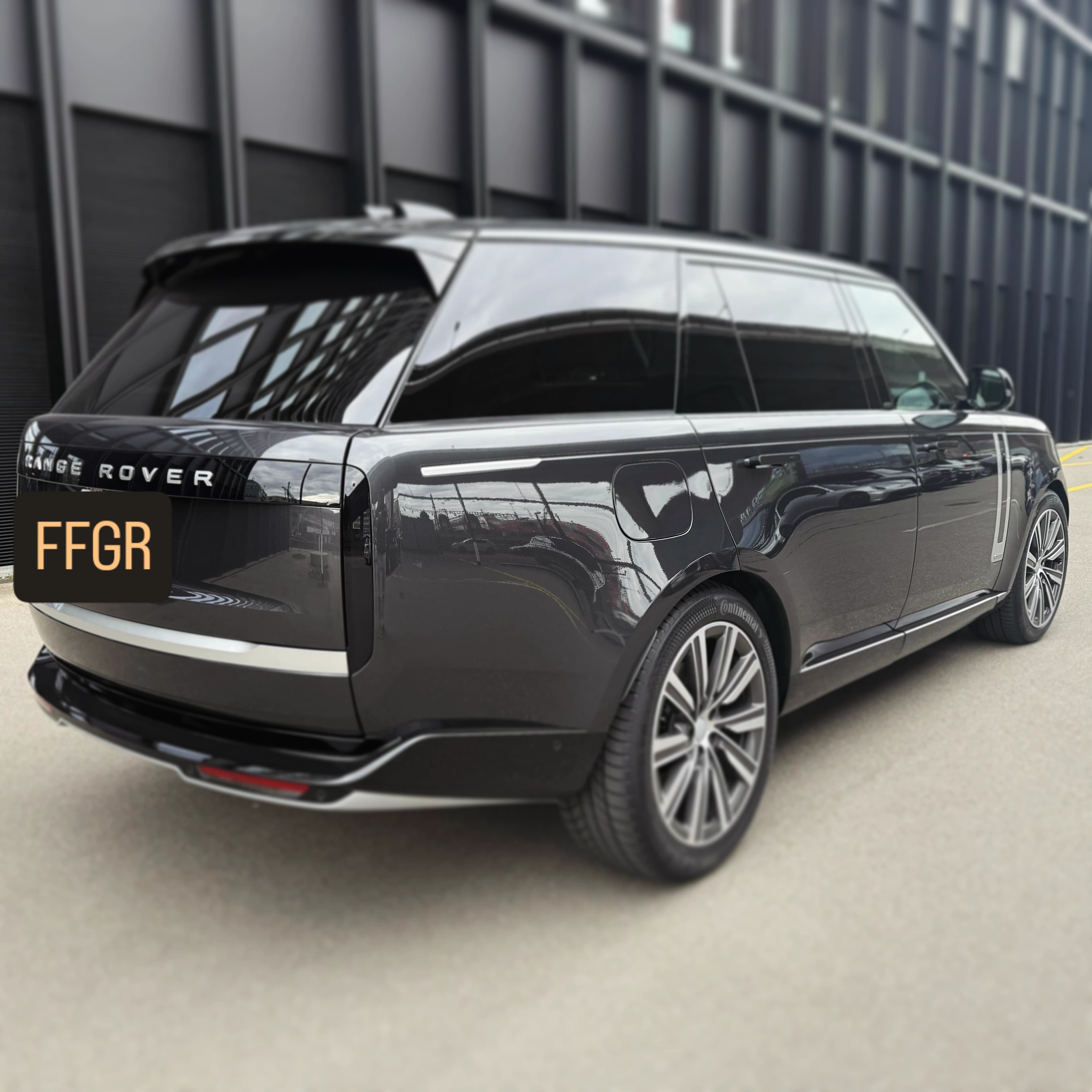 Rolls-Royce Cullinan Black Badge — view 2