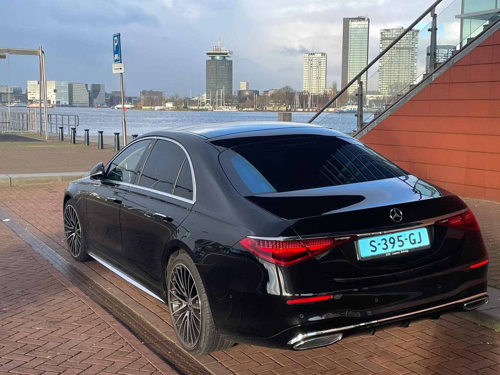 Champagne Region in a Day: Amsterdam to Reims and Épernay by Private Chauffeur